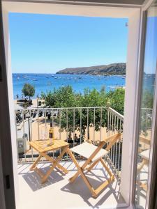 Beachfront SUITE in CADAQUES center