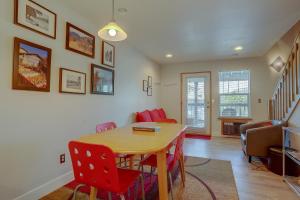13 Lodge Close to Golfing and Biking