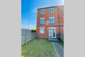 "Fishermans House" By Greenstay Serviced Accommodation - Large 4 Bed House With Parking - The Perfect Choice For Contractors, Families & Mixed Groups - Scartho