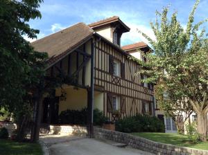 Hotels Logis Hotel Relais Paris Bale - Restaurant La Mangeoire : photos des chambres