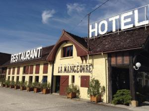 Hotels Logis Hotel Relais Paris Bale - Restaurant La Mangeoire : photos des chambres