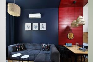 Red & Blue by OneApartments