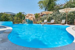 Moderna Luxury Apartments with HEATED pool