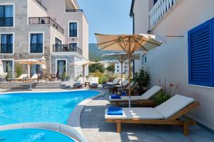 Moderna Luxury Apartments with HEATED pool