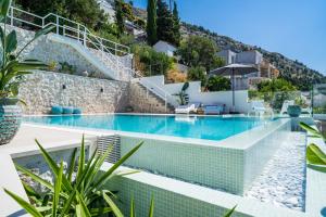 Cosy Loft w Private Pool & Patio