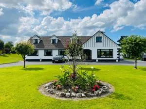 Cedar Lodge Self Catering Accommodation H91 CF9D - Derrycalliff Lower