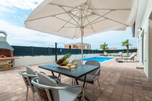 Luxury Villa Rita Regina with heated pool near the sea- by TA Leut Agency