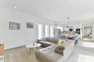 Luxury Villa Rita Regina with heated pool near the sea- by TA Leut Agency