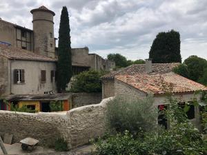 Maisons de vacances Romantic house - entrance to the medieval castle : photos des chambres