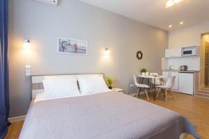 New studio, metro Yaroslava Mudroho and Universytet - Chernyshevska str 95-3