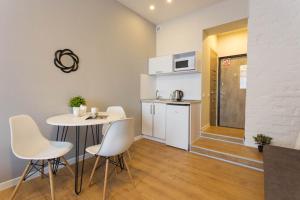 New studio, metro Yaroslava Mudroho and Universytet - Chernyshevska str 95-3