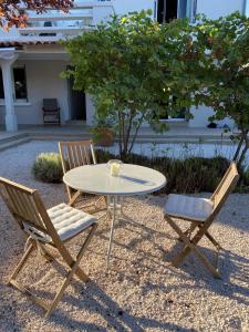 Appartements appartement rez de villa proche port et plages de Sanary : photos des chambres