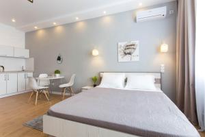 LUX studio near metro Yaroslava Mudroho, Universytet - Chernyshevska str 95-4