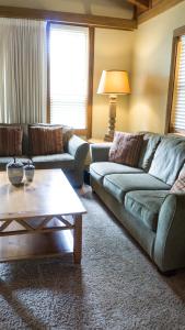 Two-Bedroom Apartment room in Indian Hills 6020