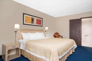 Norwood Inn & Suites La Crosse