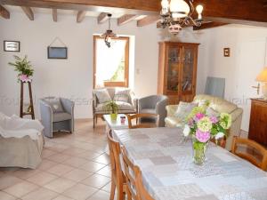 Maisons de vacances Gite Channay-sur-Lathan, 4 pieces, 6 personnes - FR-1-381-494 : photos des chambres