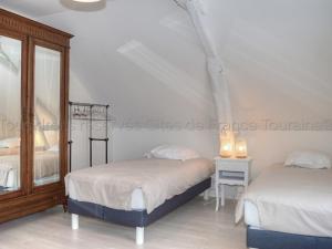 Maisons de vacances Gite Channay-sur-Lathan, 4 pieces, 6 personnes - FR-1-381-494 : photos des chambres