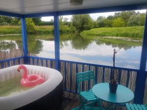 Cottage insolite option jacuzzi Seurre proche Beaune vue panoramique sur l eau