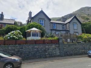 4Br Sea View Escape-Near Snowdonia& Coastal Trails - 4-star hotels in Penmaen-mawr