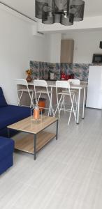 Apartamente de lux exact pe malul marii - Blue Apartment