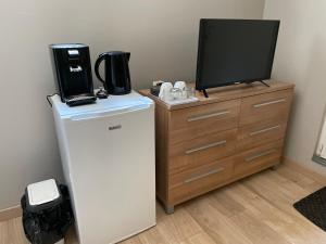 Sejours chez l'habitant Chambre independante 25m2 avec piscine et terrain de petanque : photos des chambres
