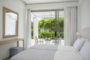 Double Room with Garden View room in Maritimo Beach Hotel