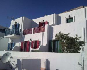 Asvestoti maisonettes Red house