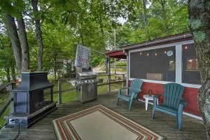 Riverfront Escape with Dock 19 Mi to Saratoga! - Broadalbin