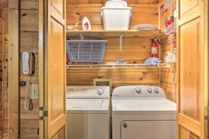 Waterfront Cabin with Beautiful River View and Hot Tub