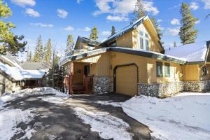 Four-Bedroom Townhouse room in Highwood Hideaway Apartment