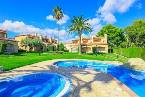 Three-Bedroom House room in Las Brisas I