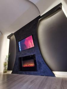 Brend new luxurious apartment in downtown with free parking