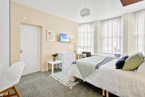 Park View R & R - Adult Only - Self-Catering - Free Parking - EV Point