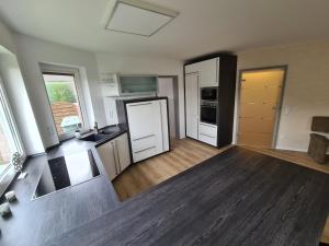 Große Ferienwohnung Nähe Flughafen Köln Bonn