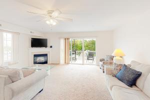 Three Bedroom House room in Sandy Pause III B