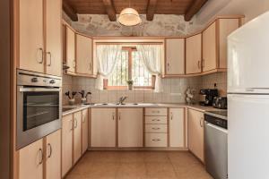 Murtini Stone Villa with Private Pool, by ZanteWize