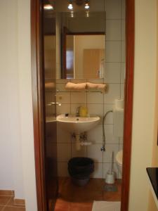 Studio Apartments Marija with private parking