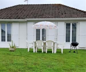 Maisons de vacances L'Opaline, Jolie Maison avec Jardin 6 pers,10km Honfleur, linge et internet inclus : photos des chambres