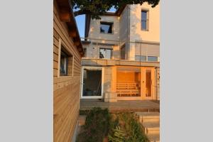 Chatka - C - Vyhlídka nad řekou