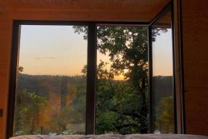 Chatka - C - Vyhlídka nad řekou