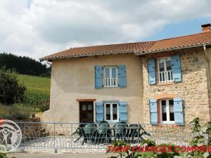 Gîte Saint-Romain-d Urfé, 5 pièces, 9 personnes - FR-1-496-36