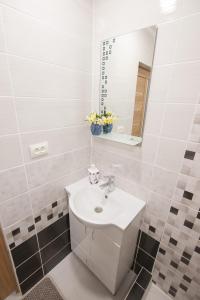 Уютная однокомнатная квартира возле басейнов