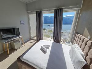 La Vella Resort