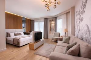 Deluxe Double Room room in The Pearl Suites