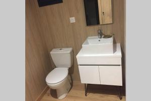 Adorable Cabane dans un espace boisé