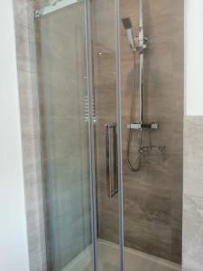 Apartment No 8 - Stay in style in the heart of the Cathedral City.