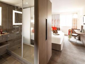 Superior Premium Queen Room with Sofa Bed room in Novotel London Bridge