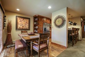 Snowcreek II 269 Pet-Friendly, Remodeled, On the Snowcreek Meadow