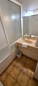 Hotels Hostellerie Saint Vincent Beauvais Aeroport : photos des chambres