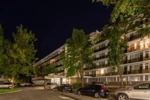 Hotel Neko - 萨图恩